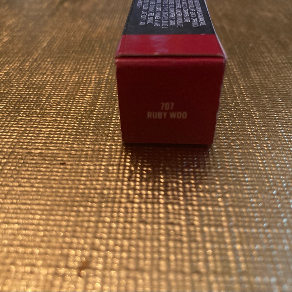 MAC RETRO MATTE LIPSTICK RUBY WOO - Picture 4 of 7
